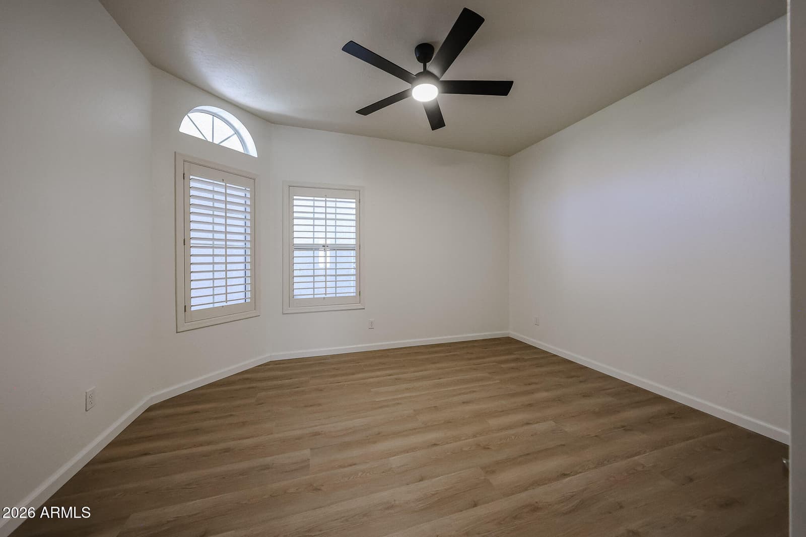 1330 E VOLTAIRE Avenue, Phoenix, AZ 85022 — photo 36 of 54