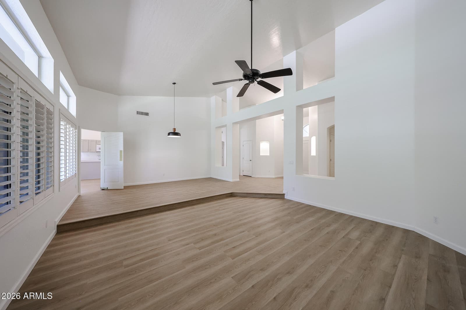 1330 E VOLTAIRE Avenue, Phoenix, AZ 85022 — photo 7 of 54