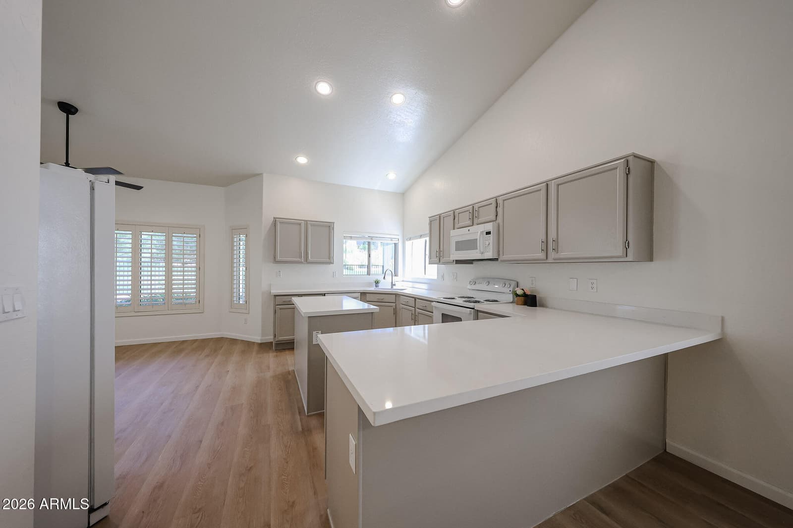 1330 E VOLTAIRE Avenue, Phoenix, AZ 85022 — photo 14 of 54
