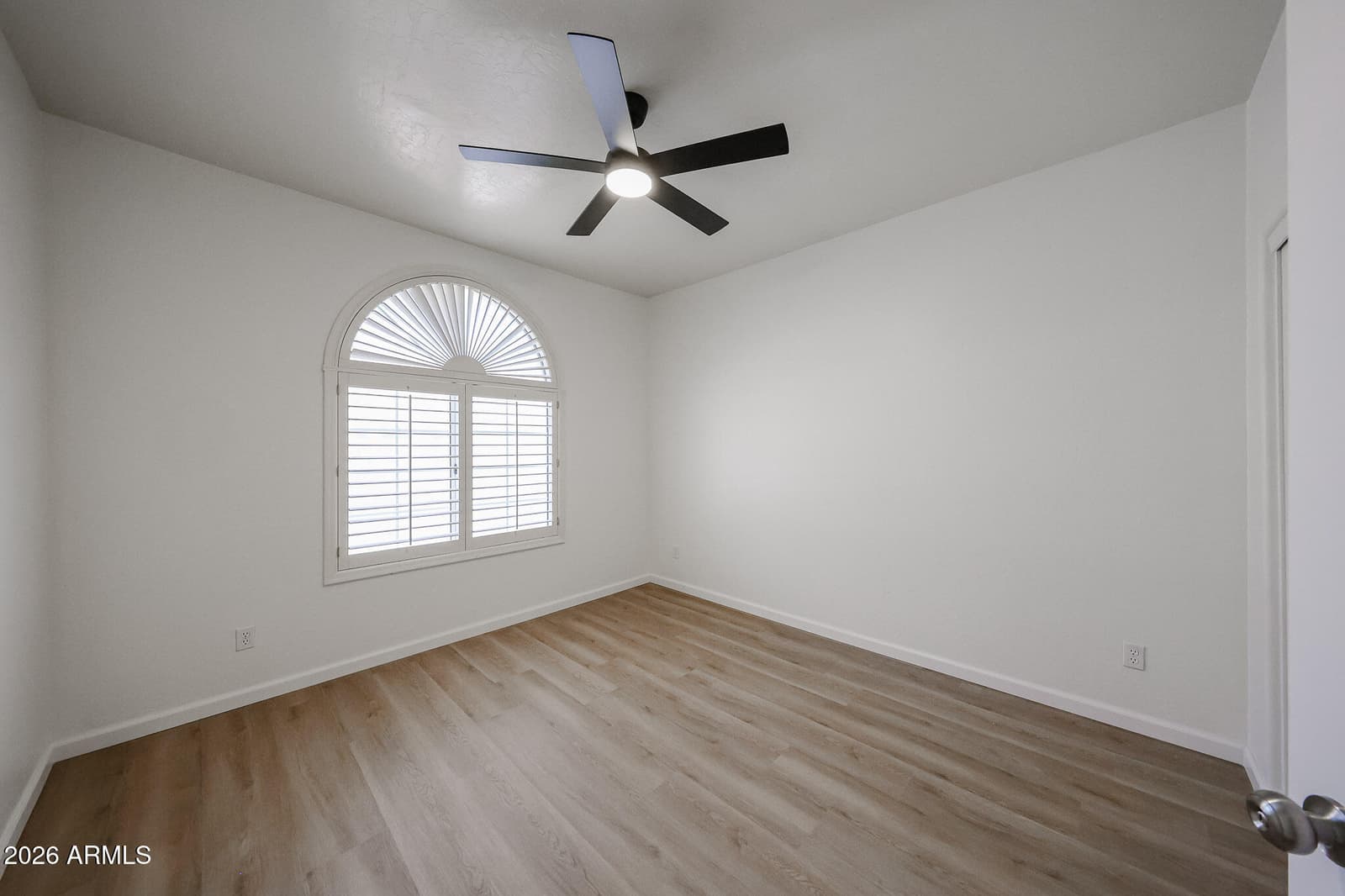 1330 E VOLTAIRE Avenue, Phoenix, AZ 85022 — photo 35 of 54