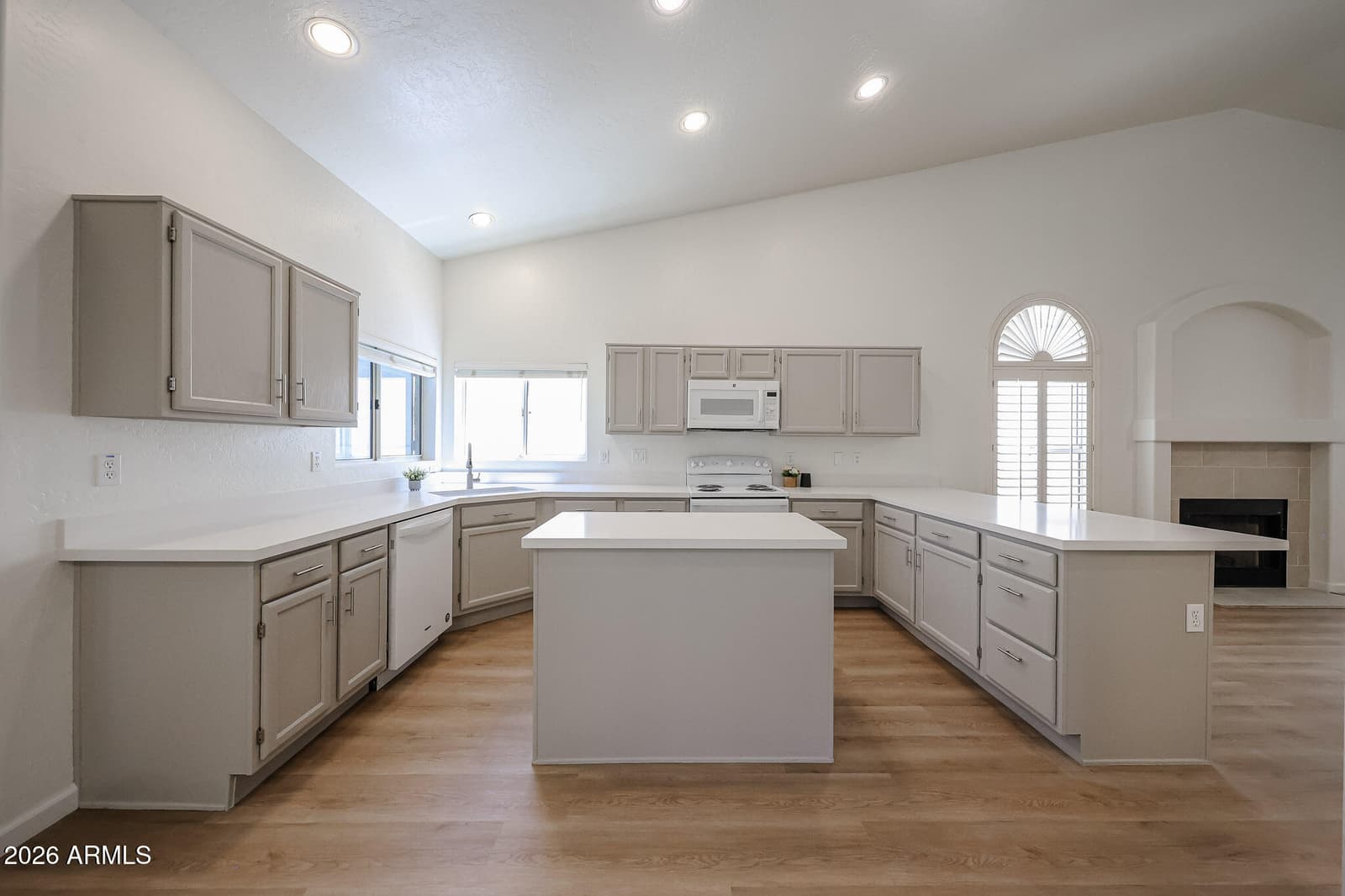 1330 E VOLTAIRE Avenue, Phoenix, AZ 85022 — photo 15 of 54