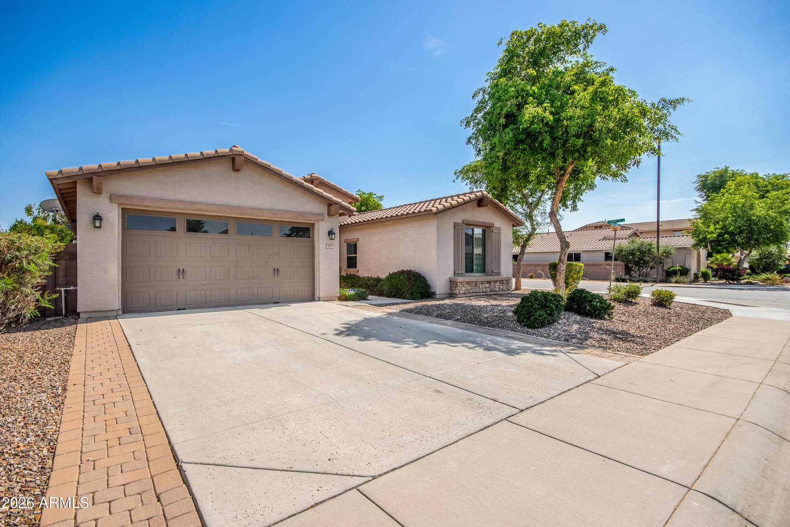 2695 E RAKESTRAW Lane, Gilbert, AZ 85298 — photo 2 of 41