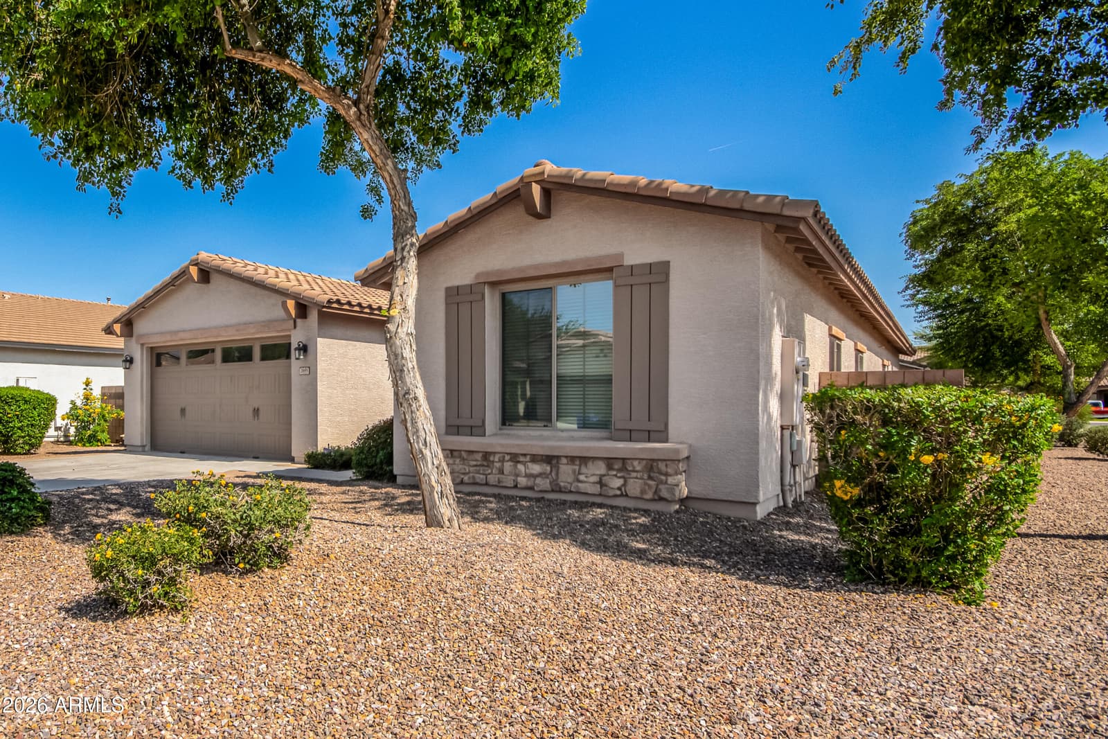 2695 E RAKESTRAW Lane, Gilbert, AZ 85298 — photo 3 of 41