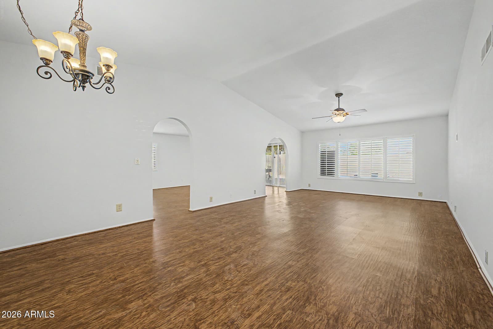 13019 N 36TH Drive, Phoenix, AZ 85029 — photo 5 of 44