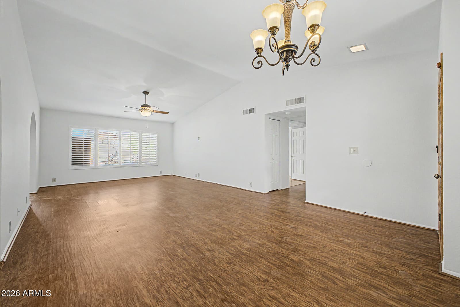 13019 N 36TH Drive, Phoenix, AZ 85029 — photo 7 of 44