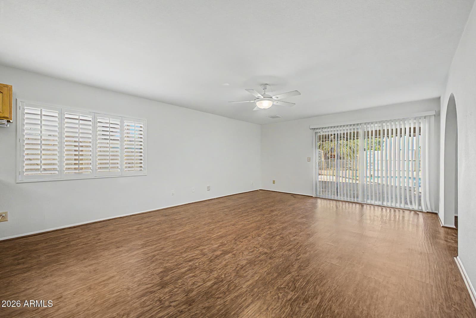 13019 N 36TH Drive, Phoenix, AZ 85029 — photo 8 of 44