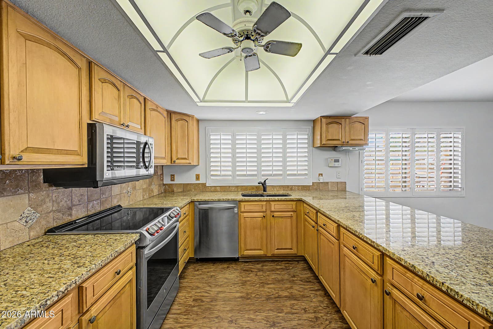 13019 N 36TH Drive, Phoenix, AZ 85029 — photo 11 of 44