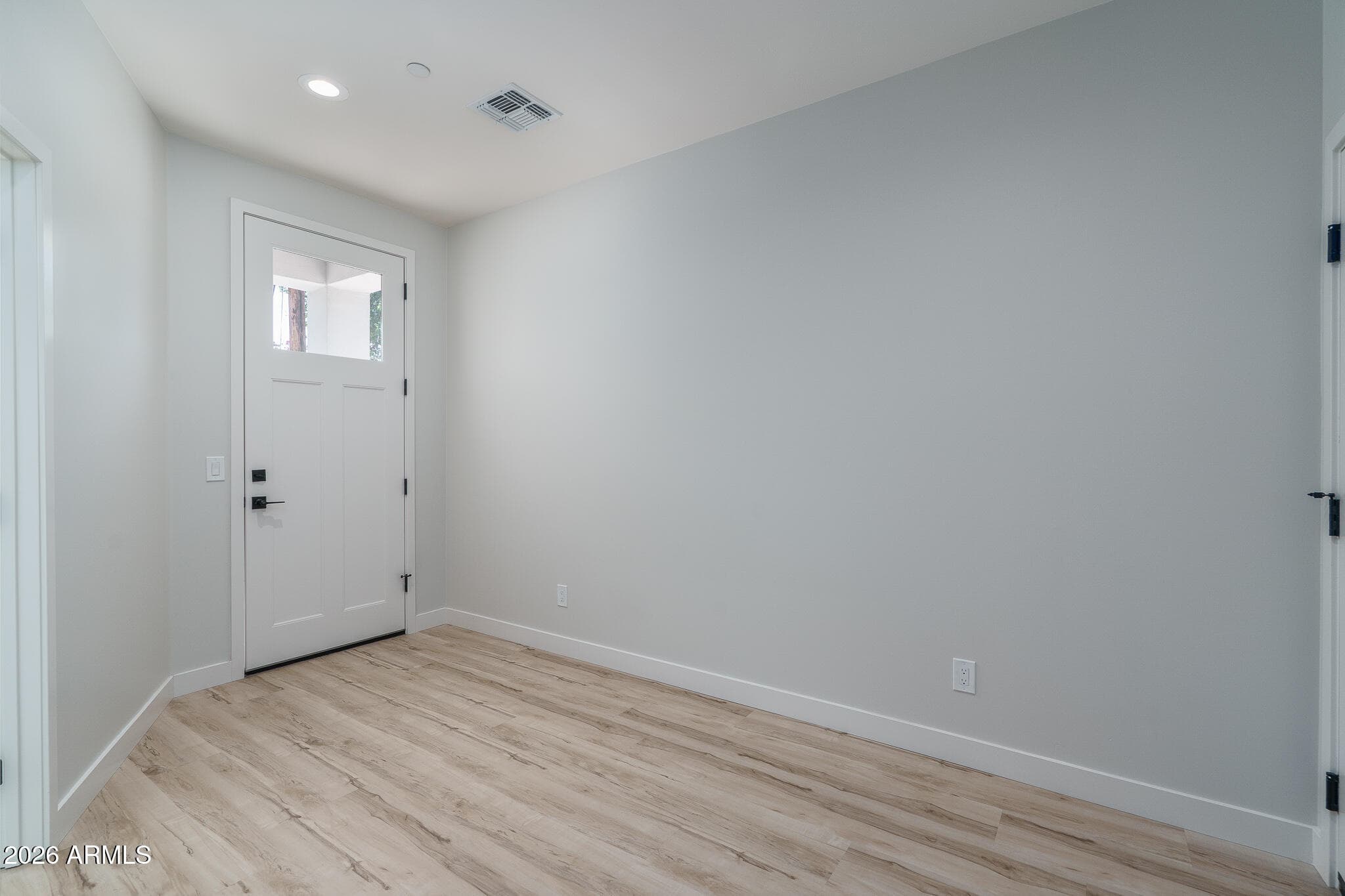 2601 E CLARENDON Avenue 14, Phoenix, AZ 85016 — photo 4 of 37