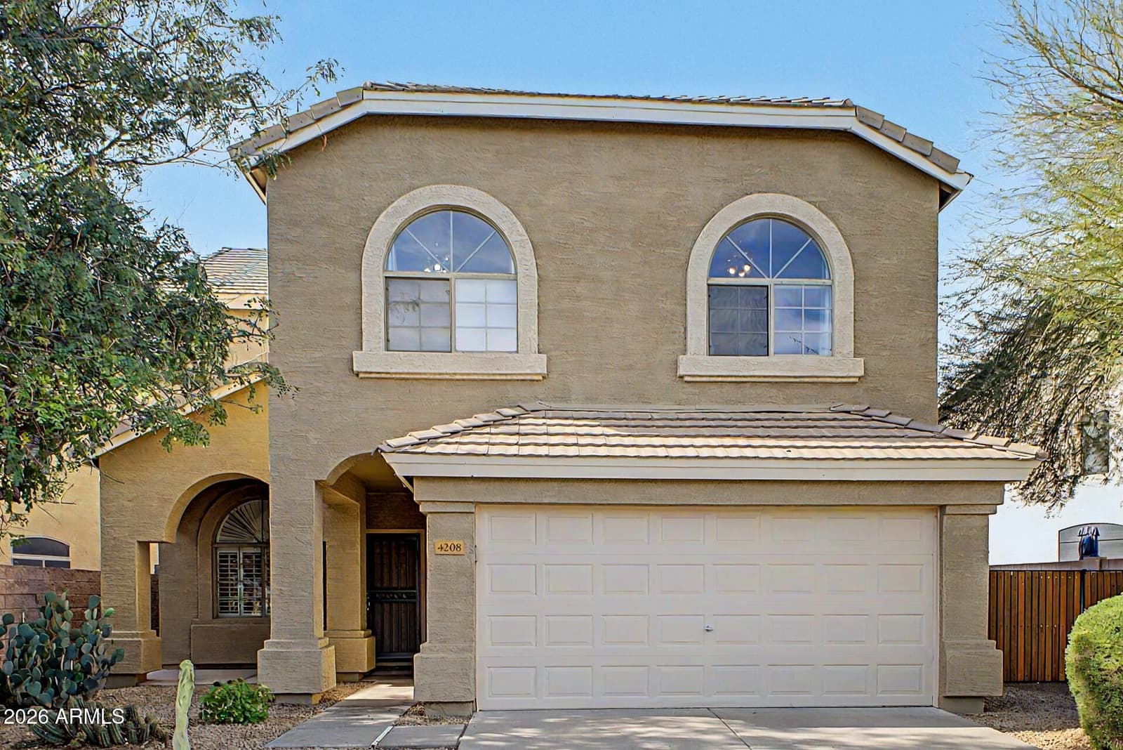 4208 E TETHER Trail, Phoenix, AZ 85050 — photo 2 of 35