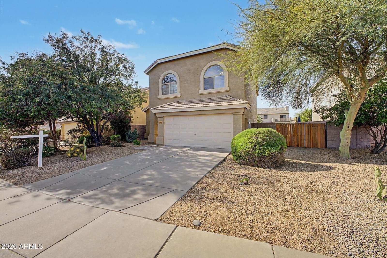 4208 E TETHER Trail, Phoenix, AZ 85050 — photo 3 of 35