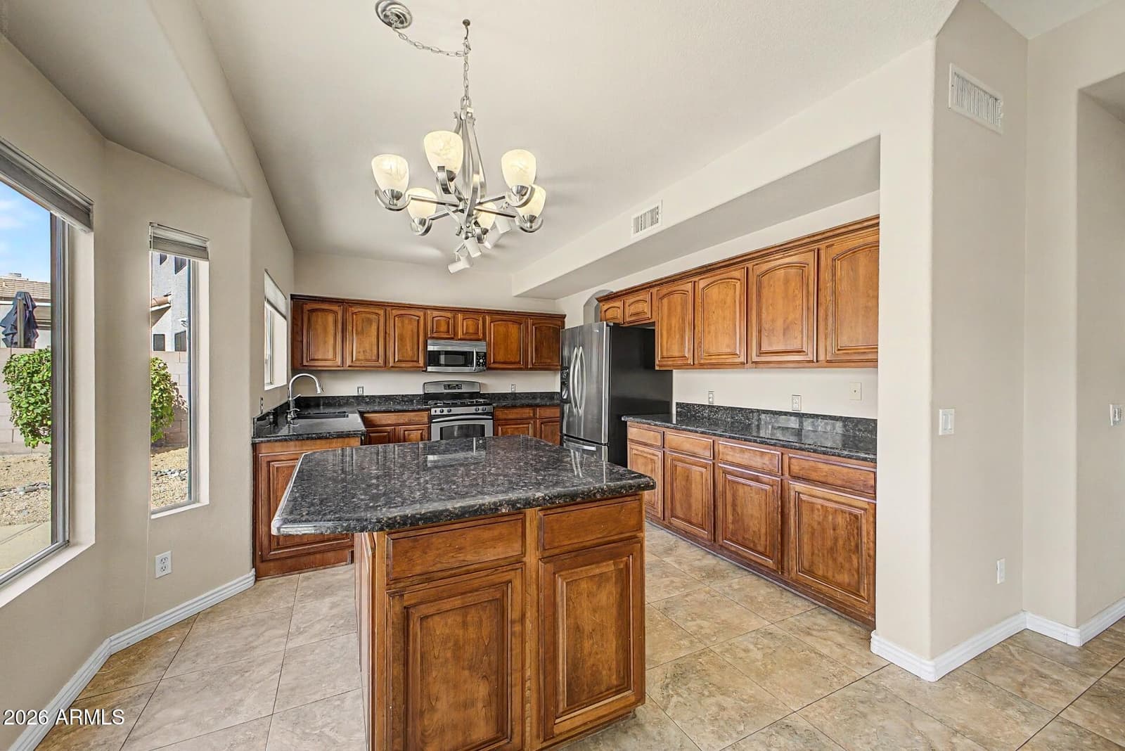 4208 E TETHER Trail, Phoenix, AZ 85050 — photo 11 of 35