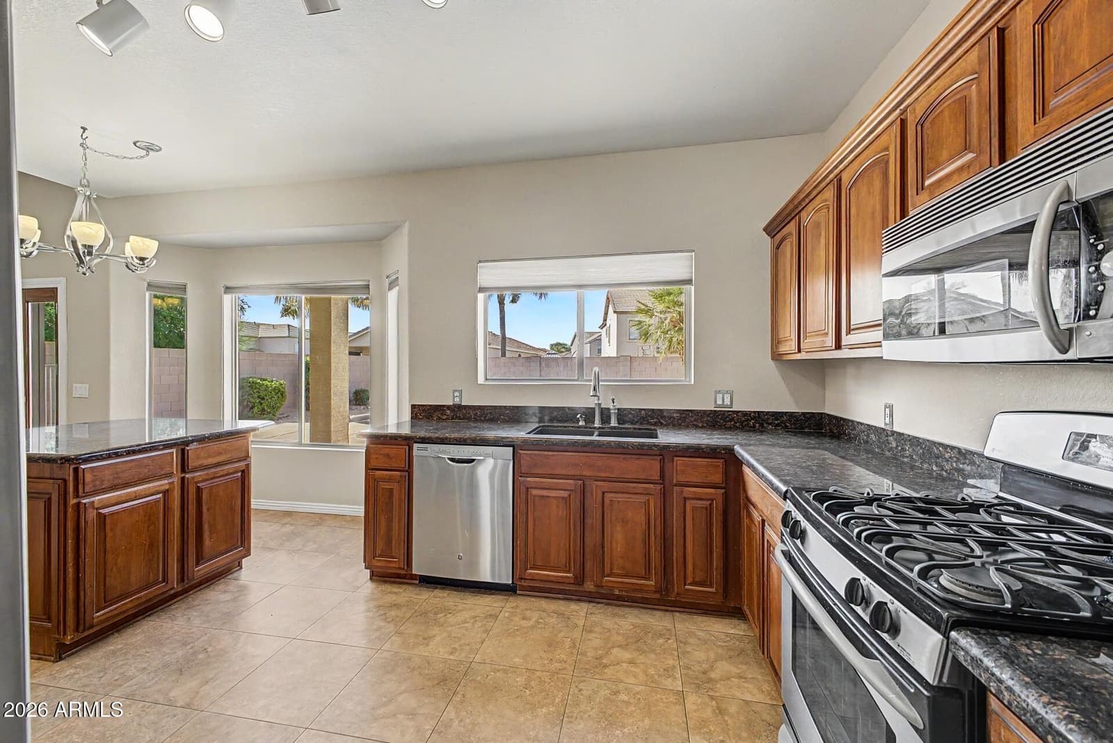 4208 E TETHER Trail, Phoenix, AZ 85050 — photo 12 of 35
