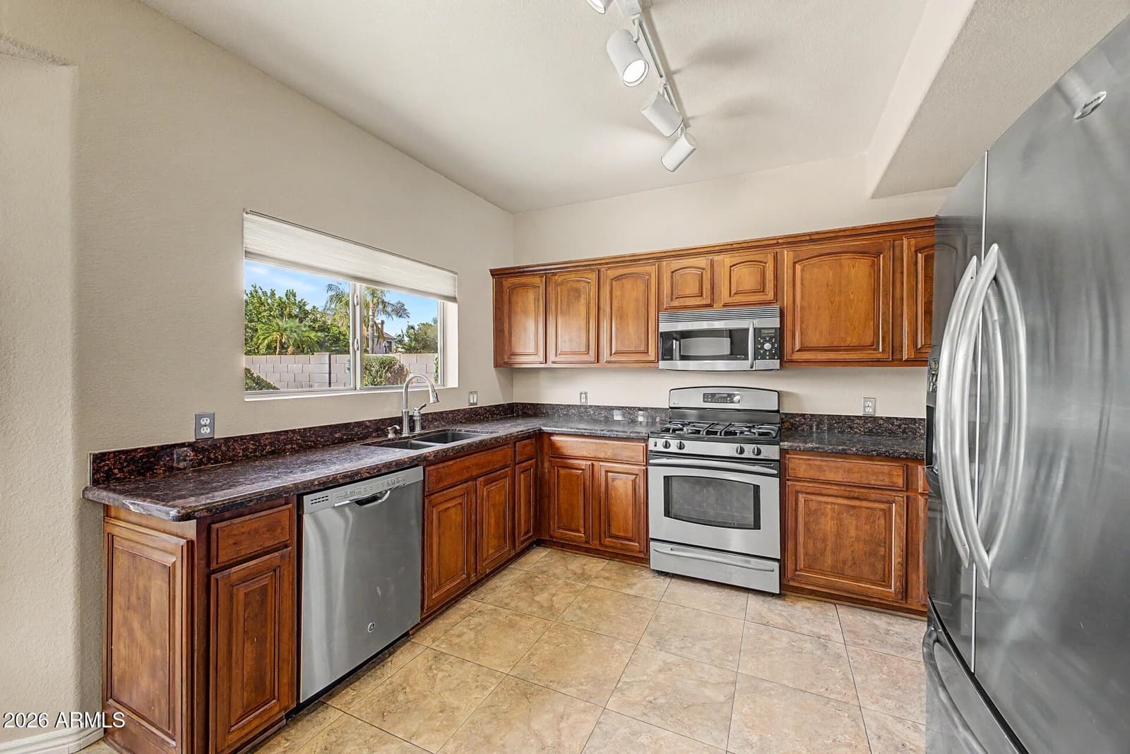 4208 E TETHER Trail, Phoenix, AZ 85050 — photo 13 of 35