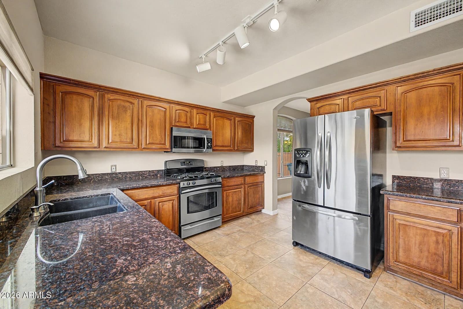 4208 E TETHER Trail, Phoenix, AZ 85050 — photo 14 of 35
