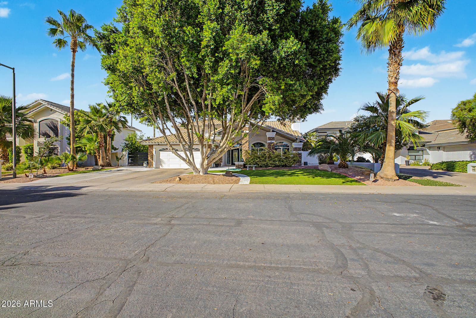 1734 E QUEEN PALM Drive, Gilbert, AZ 85234 — photo 10 of 89