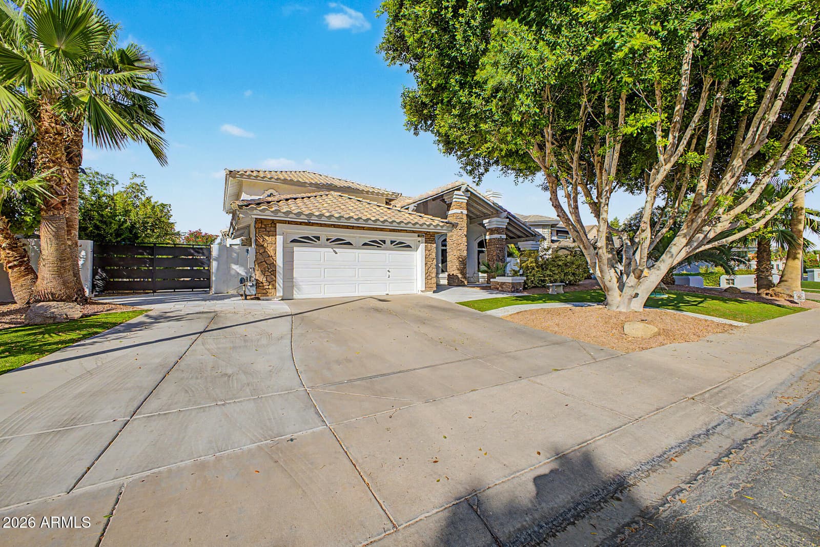 1734 E QUEEN PALM Drive, Gilbert, AZ 85234 — photo 14 of 89