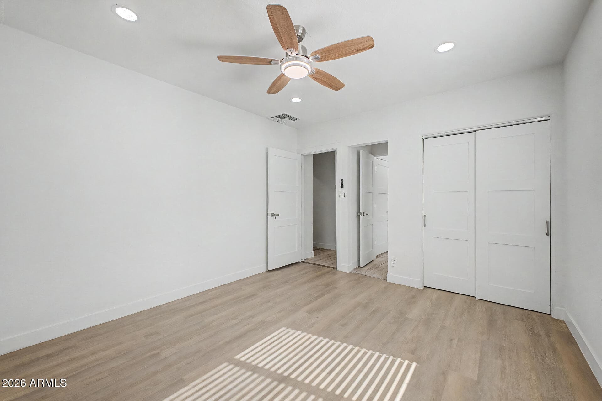 532 E CHEERY LYNN Road, Phoenix, AZ 85012 — photo 16 of 37