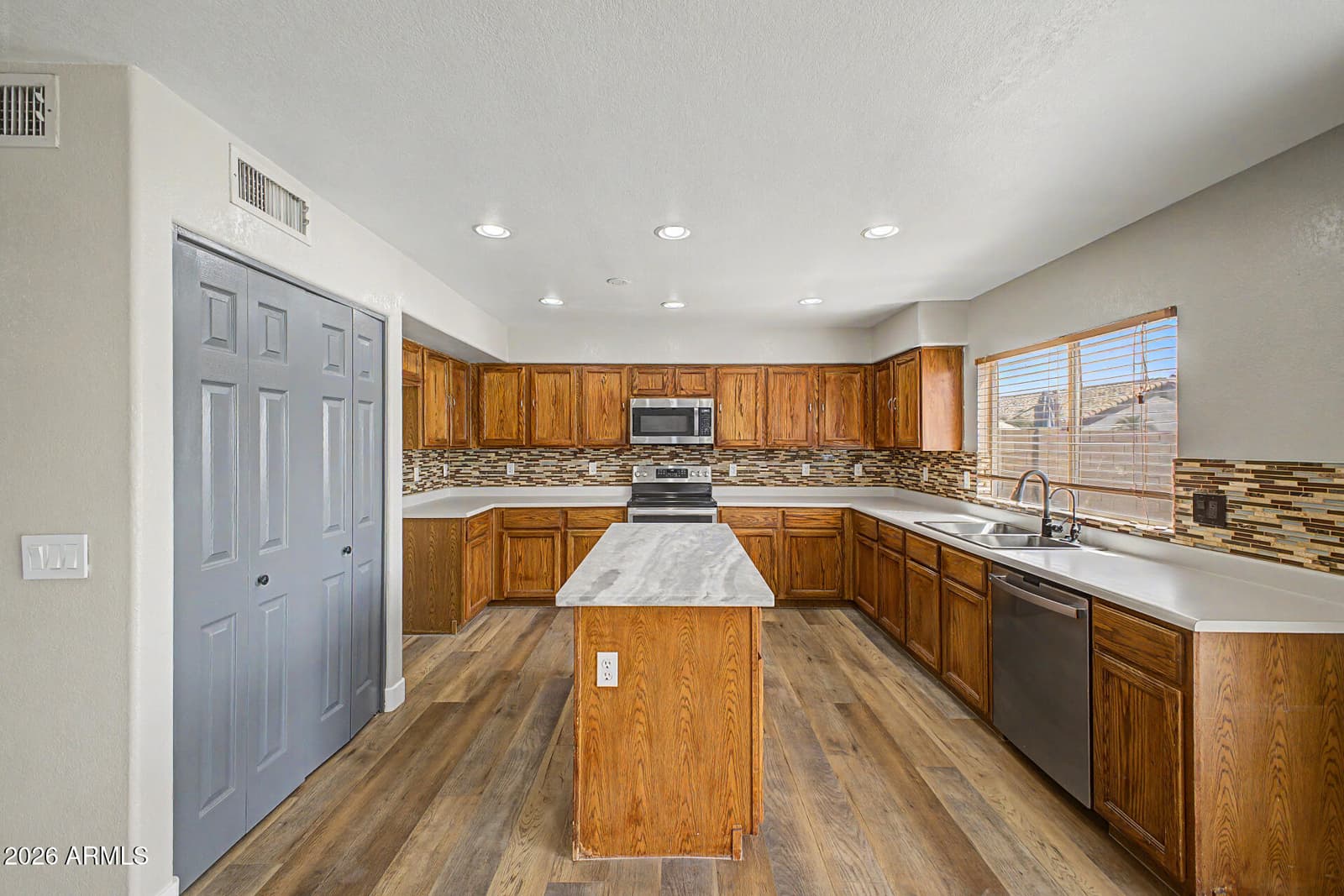 7161 E NAVARRO Avenue, Mesa, AZ 85209 — photo 12 of 34