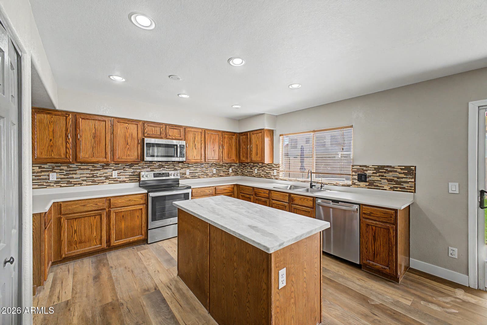 7161 E NAVARRO Avenue, Mesa, AZ 85209 — photo 14 of 34