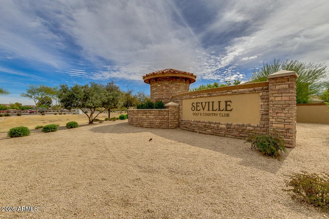 6720 S CRESTVIEW Drive, Gilbert, AZ 85298 — photo 1 of 30