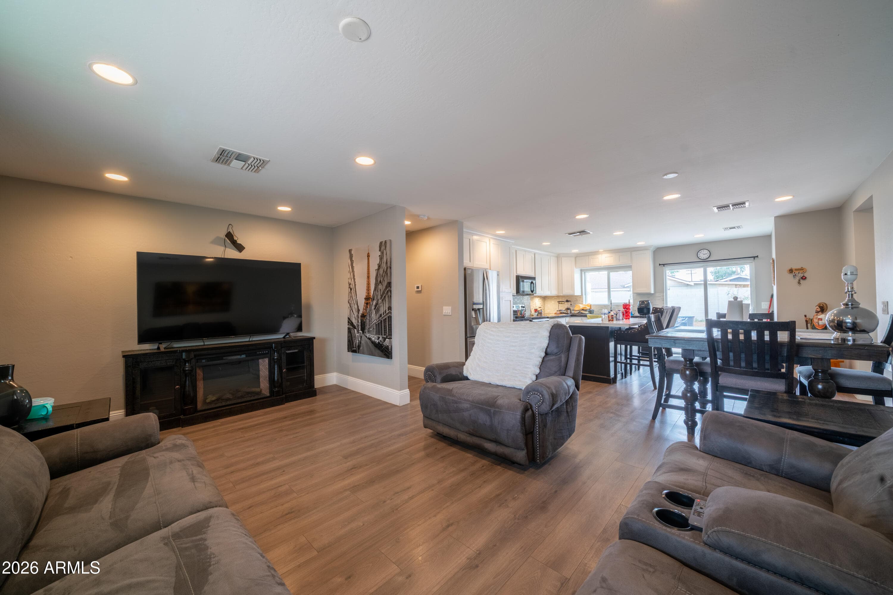 5242 N 19TH Drive, Phoenix, AZ 85015 — photo 5 of 28