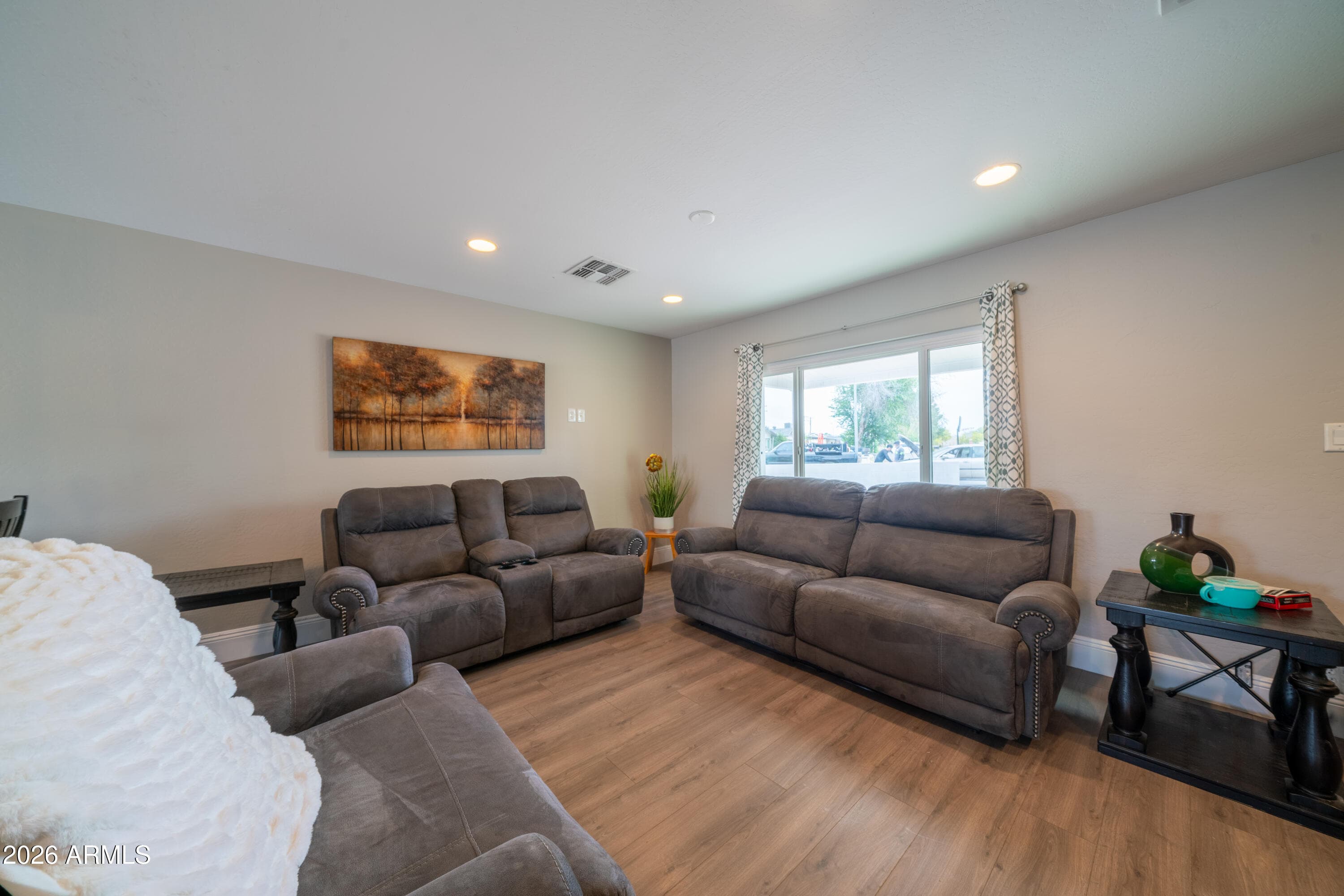 5242 N 19TH Drive, Phoenix, AZ 85015 — photo 6 of 28