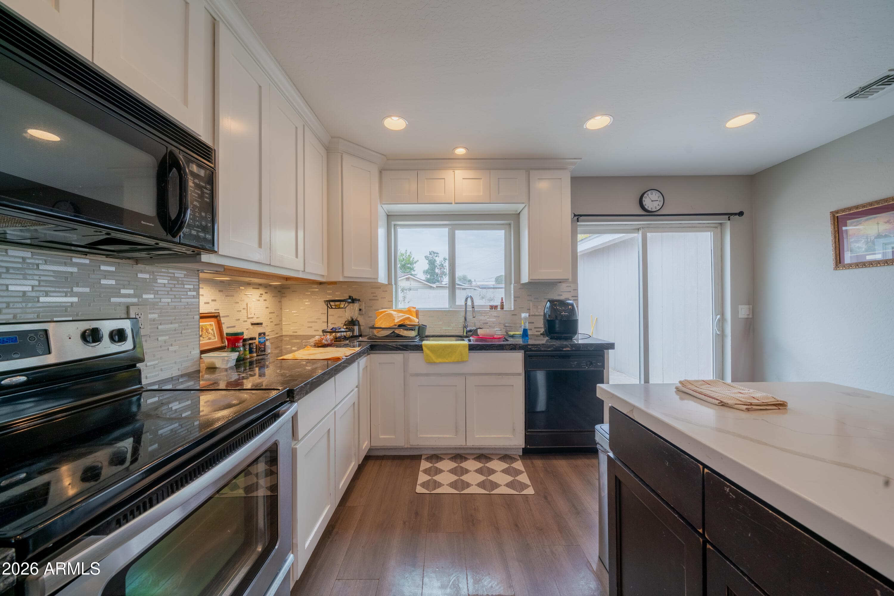 5242 N 19TH Drive, Phoenix, AZ 85015 — photo 9 of 28