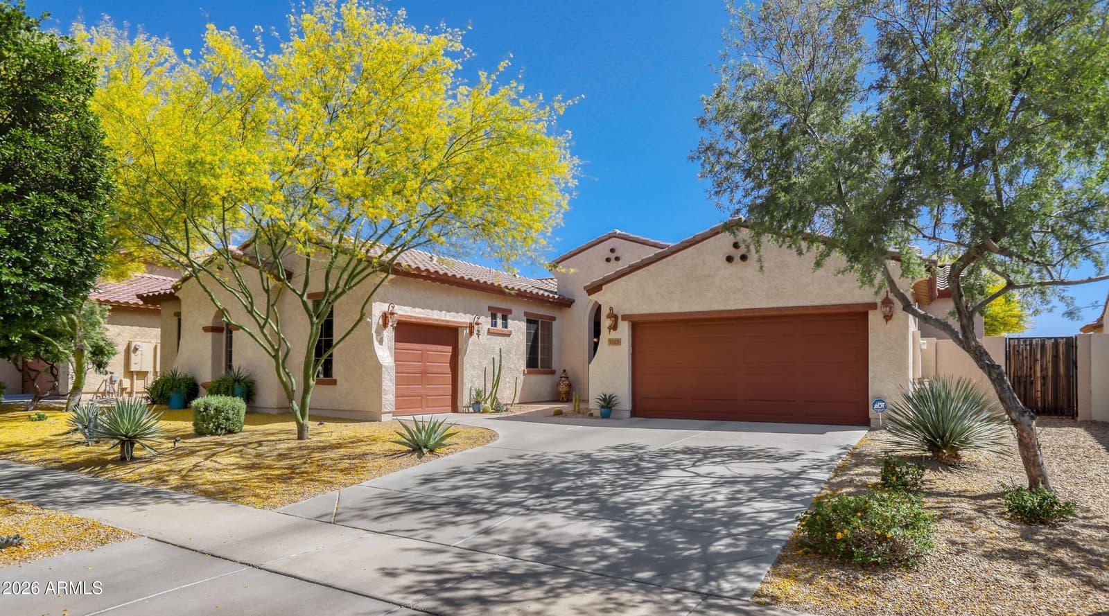 1513 W BRAMBLE BERRY Lane, Phoenix, AZ 85085 — photo 6 of 60