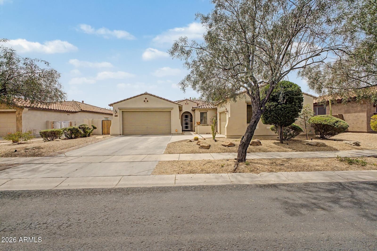 1741 W BRAMBLE BERRY Lane, Phoenix, AZ 85085 — photo 4 of 39
