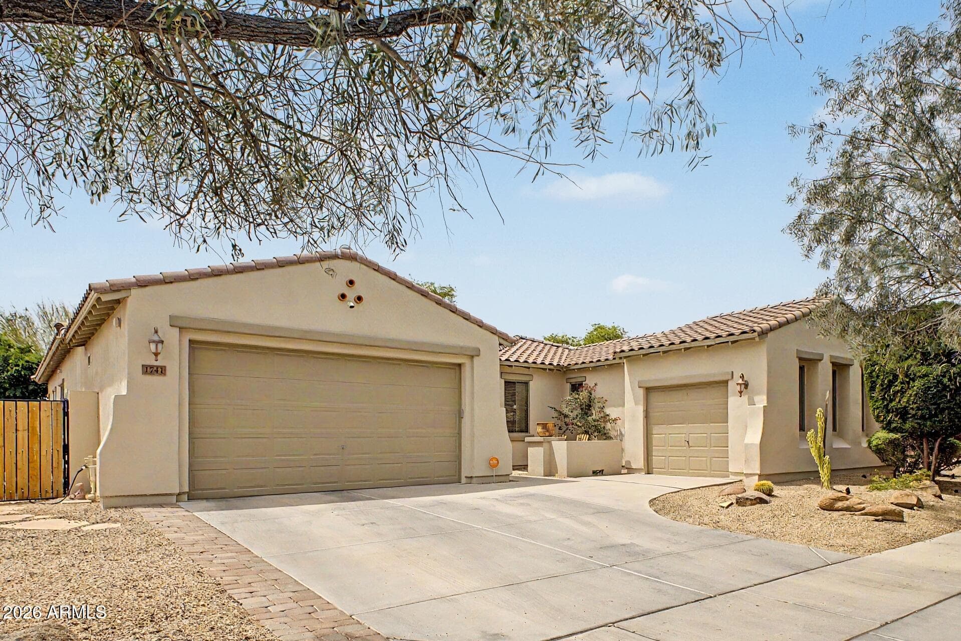 1741 W BRAMBLE BERRY Lane, Phoenix, AZ 85085 — photo 3 of 39