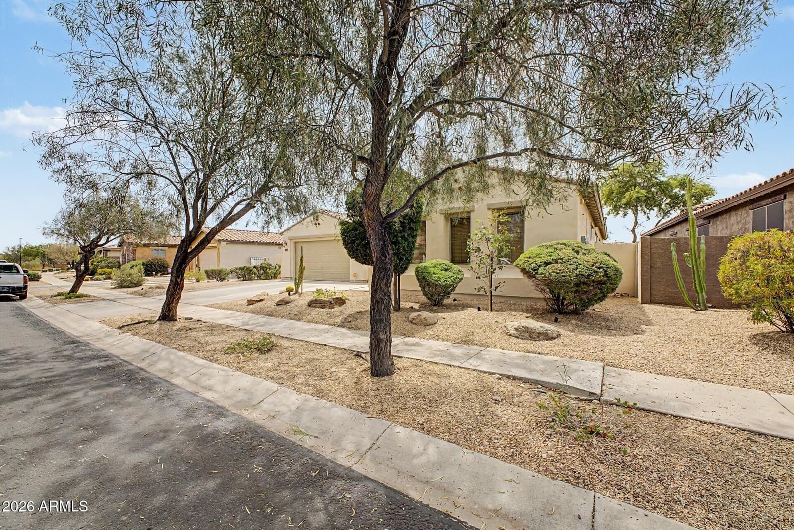 1741 W BRAMBLE BERRY Lane, Phoenix, AZ 85085 — photo 6 of 39