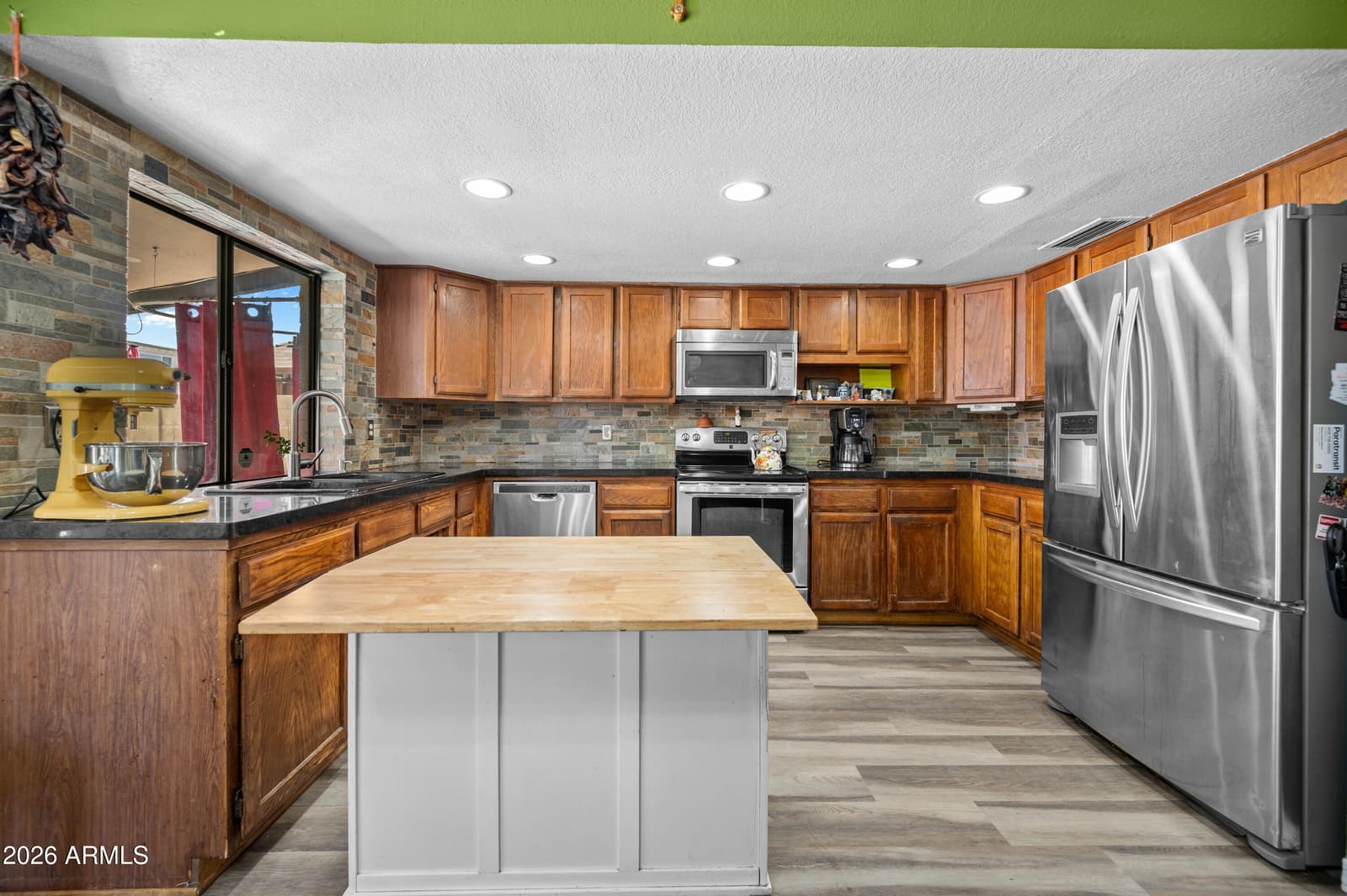 6416 W SHANGRI LA Road, Glendale, AZ 85304 — photo 8 of 28