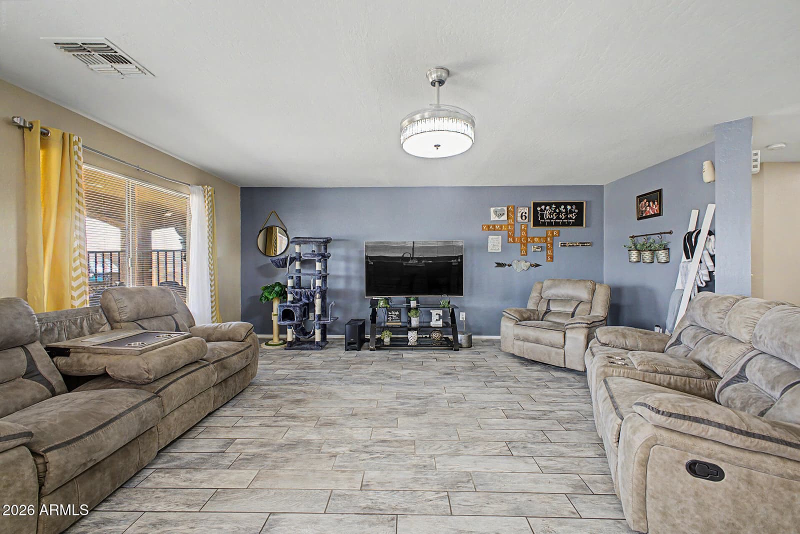 2916 W GLASS Lane, Phoenix, AZ 85041 — photo 11 of 36