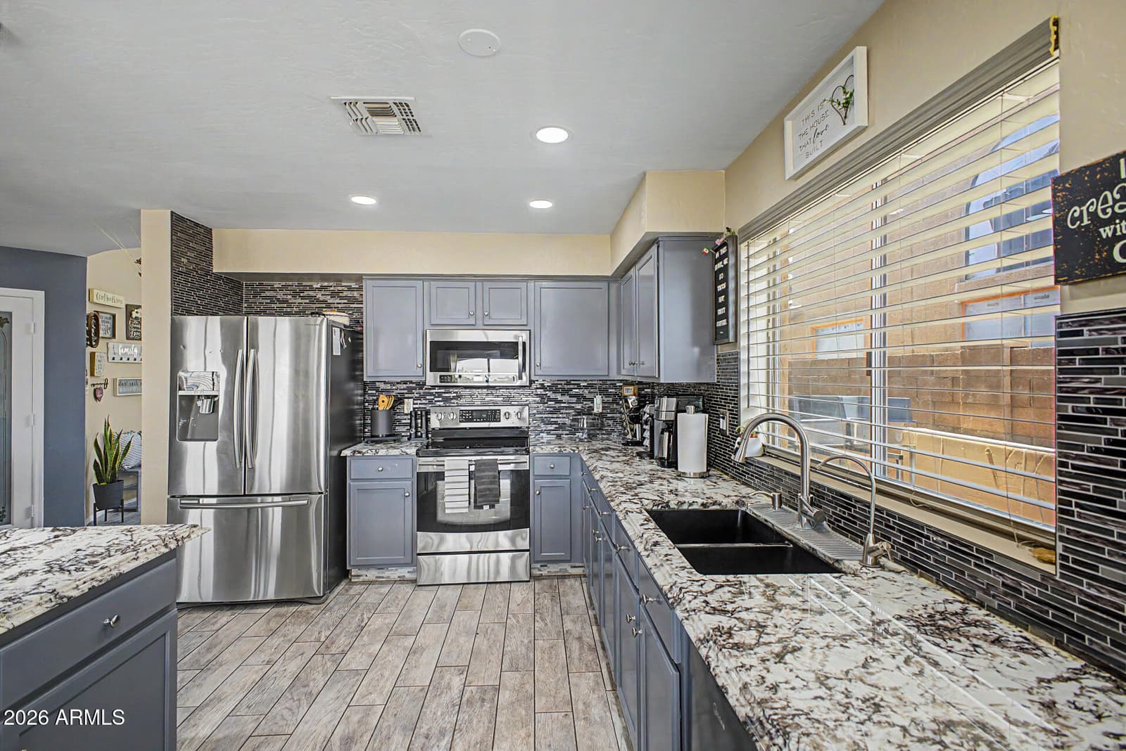 2916 W GLASS Lane, Phoenix, AZ 85041 — photo 9 of 36