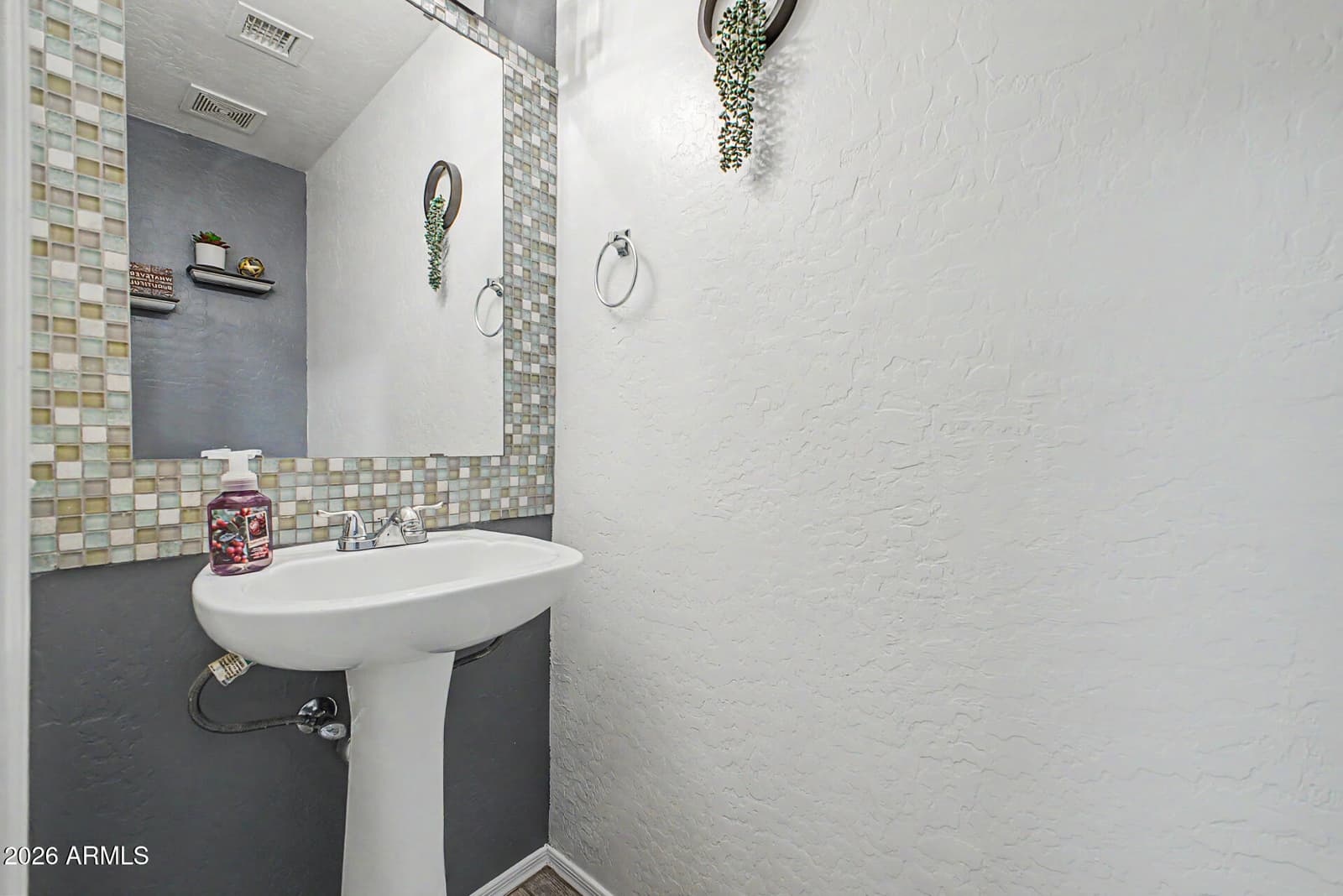 2916 W GLASS Lane, Phoenix, AZ 85041 — photo 12 of 36
