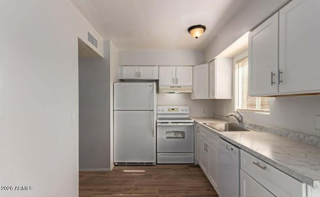 3605 W BETHANY HOME Road 2, Phoenix, AZ 85019 — photo 7 of 16
