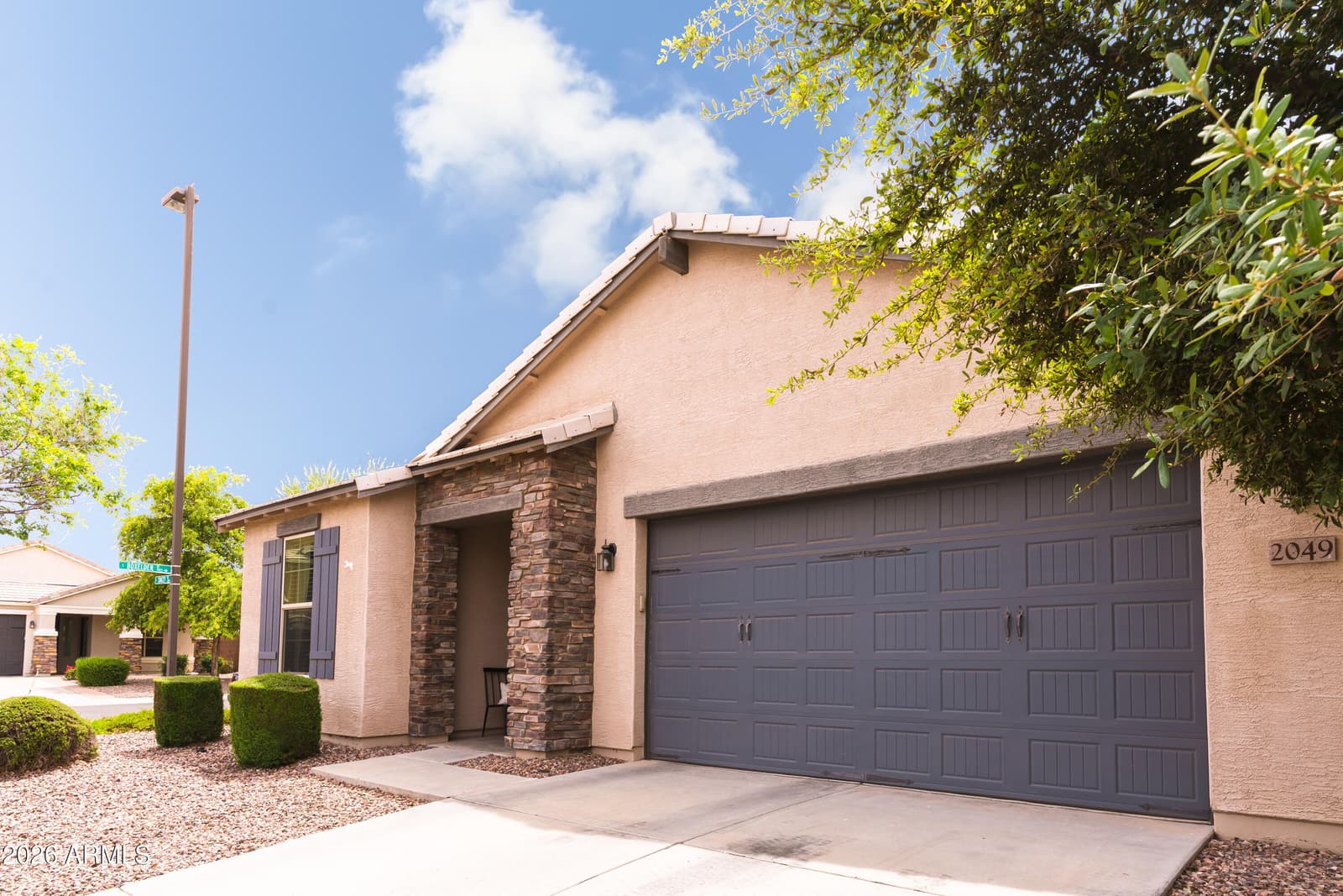 2049 E Stacey Road, Gilbert, AZ 85298 — photo 10 of 59