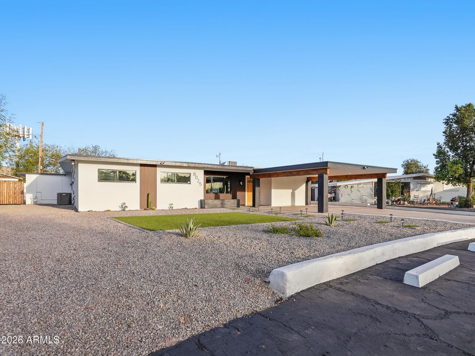 8025 N 11TH Place, Phoenix, AZ 85020 — photo 2 of 56