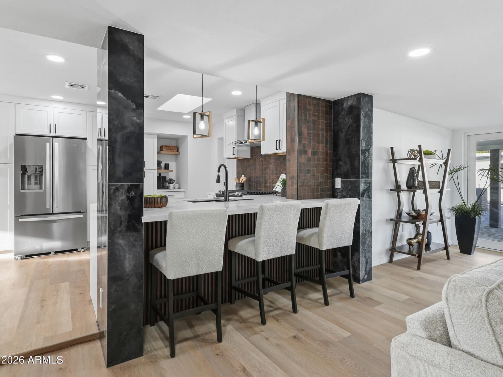 8025 N 11TH Place, Phoenix, AZ 85020 — photo 12 of 56