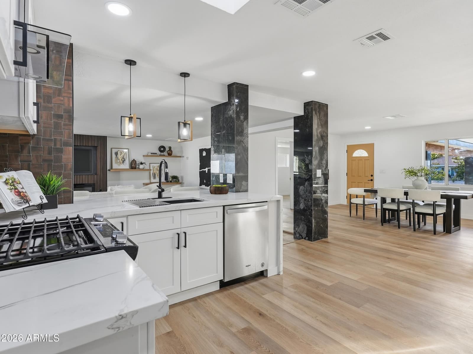 8025 N 11TH Place, Phoenix, AZ 85020 — photo 14 of 56