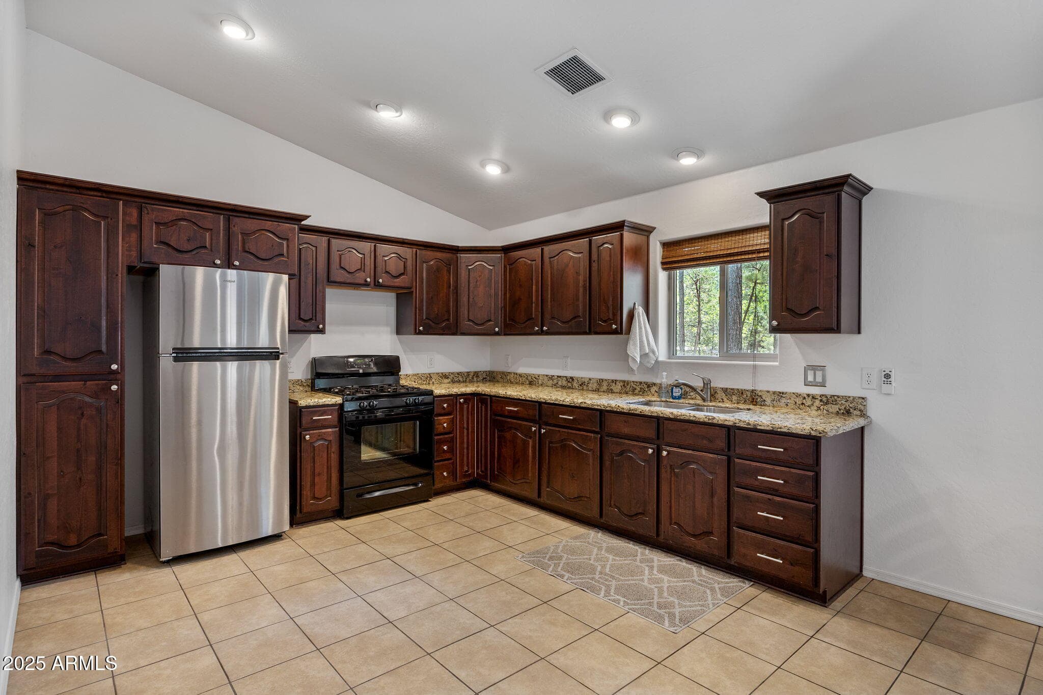 921 E Lauren Court, Show Low, AZ 85901 — photo 6 of 45