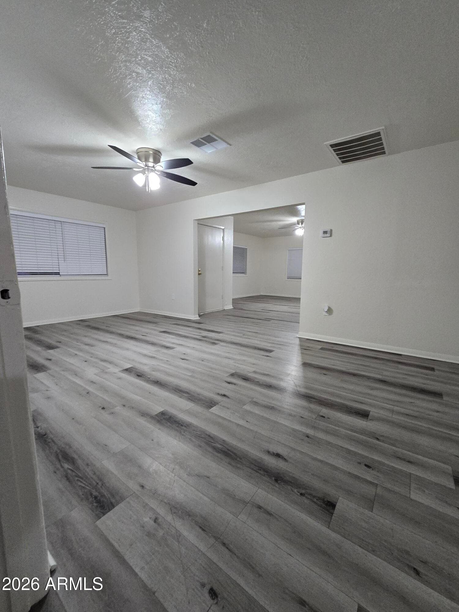 6725 N 55TH Avenue, Glendale, AZ 85301 — photo 8 of 26
