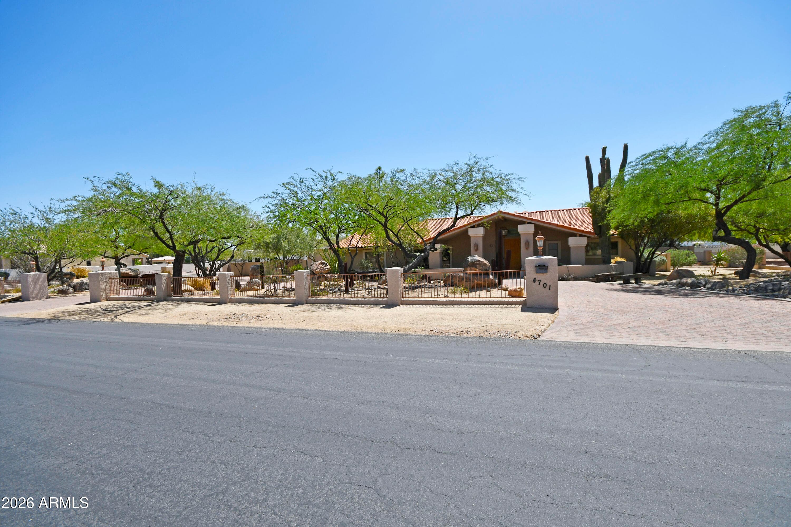 4701 W MISTY WILLOW Lane, Glendale, AZ 85310 — photo 1 of 47