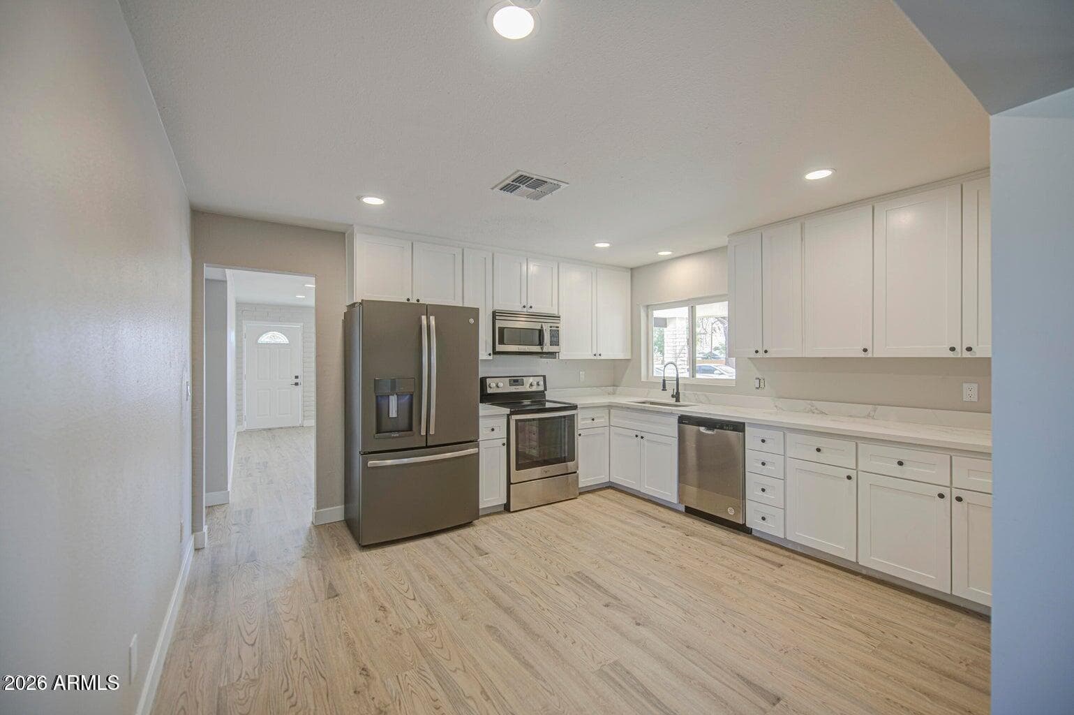 3238 W ALTADENA Avenue, Phoenix, AZ 85029 — photo 5 of 38