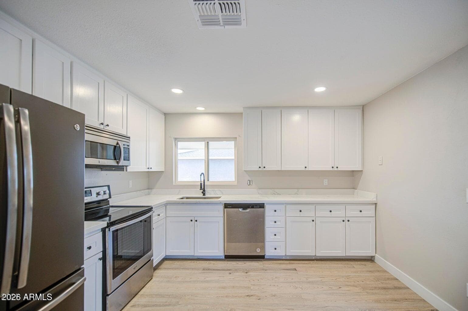 3238 W ALTADENA Avenue, Phoenix, AZ 85029 — photo 10 of 38