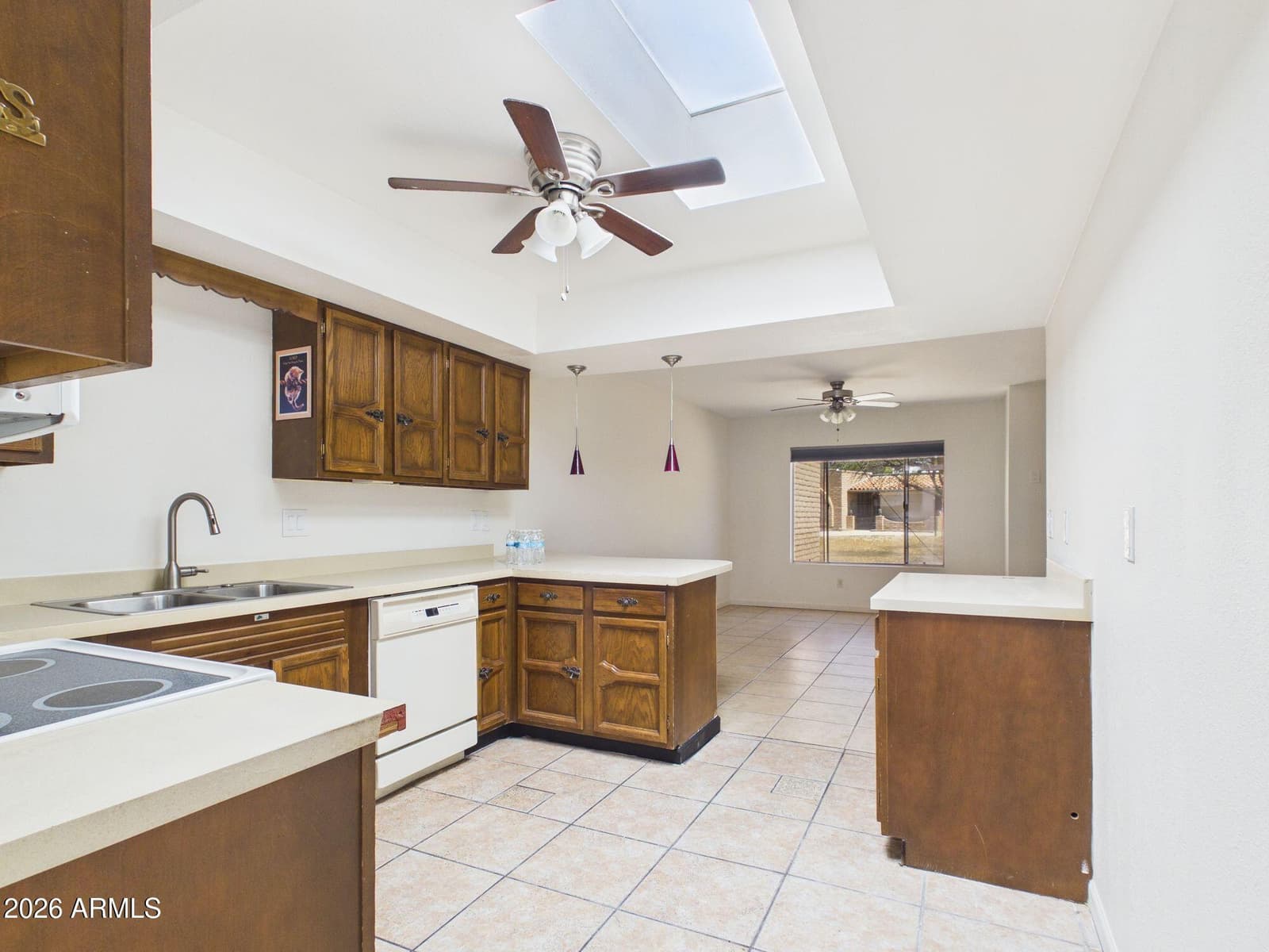 2426 N SHADE TREE Circle, Tucson, AZ 85715 — photo 5 of 28