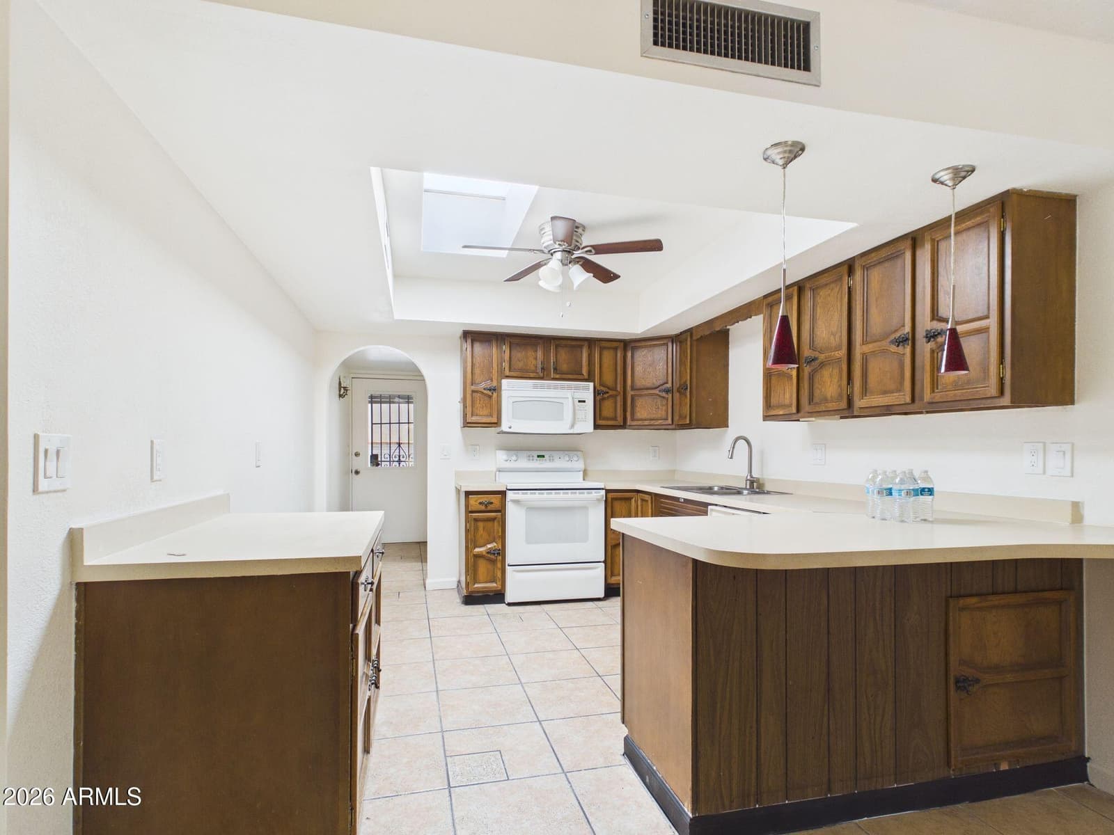 2426 N SHADE TREE Circle, Tucson, AZ 85715 — photo 6 of 28