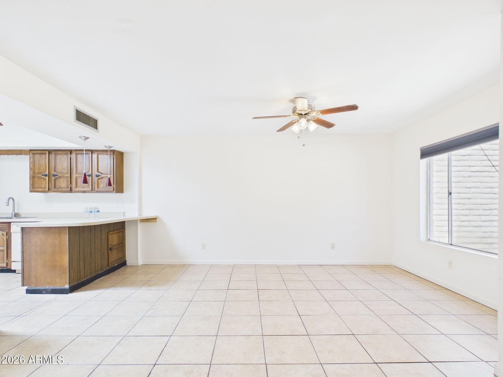 2426 N SHADE TREE Circle, Tucson, AZ 85715 — photo 4 of 28