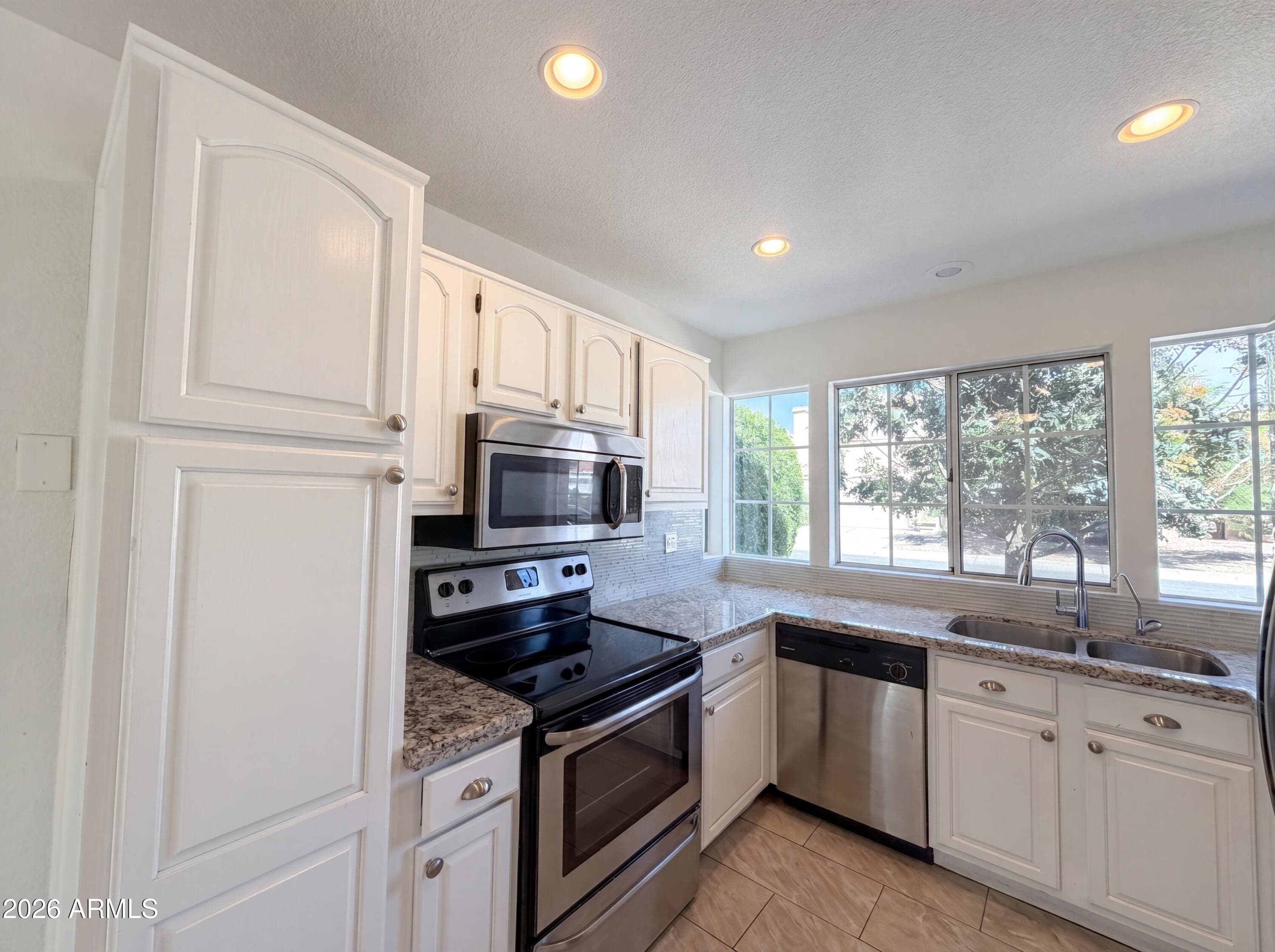 1114 S TIAGO Drive, Gilbert, AZ 85233 — photo 2 of 20