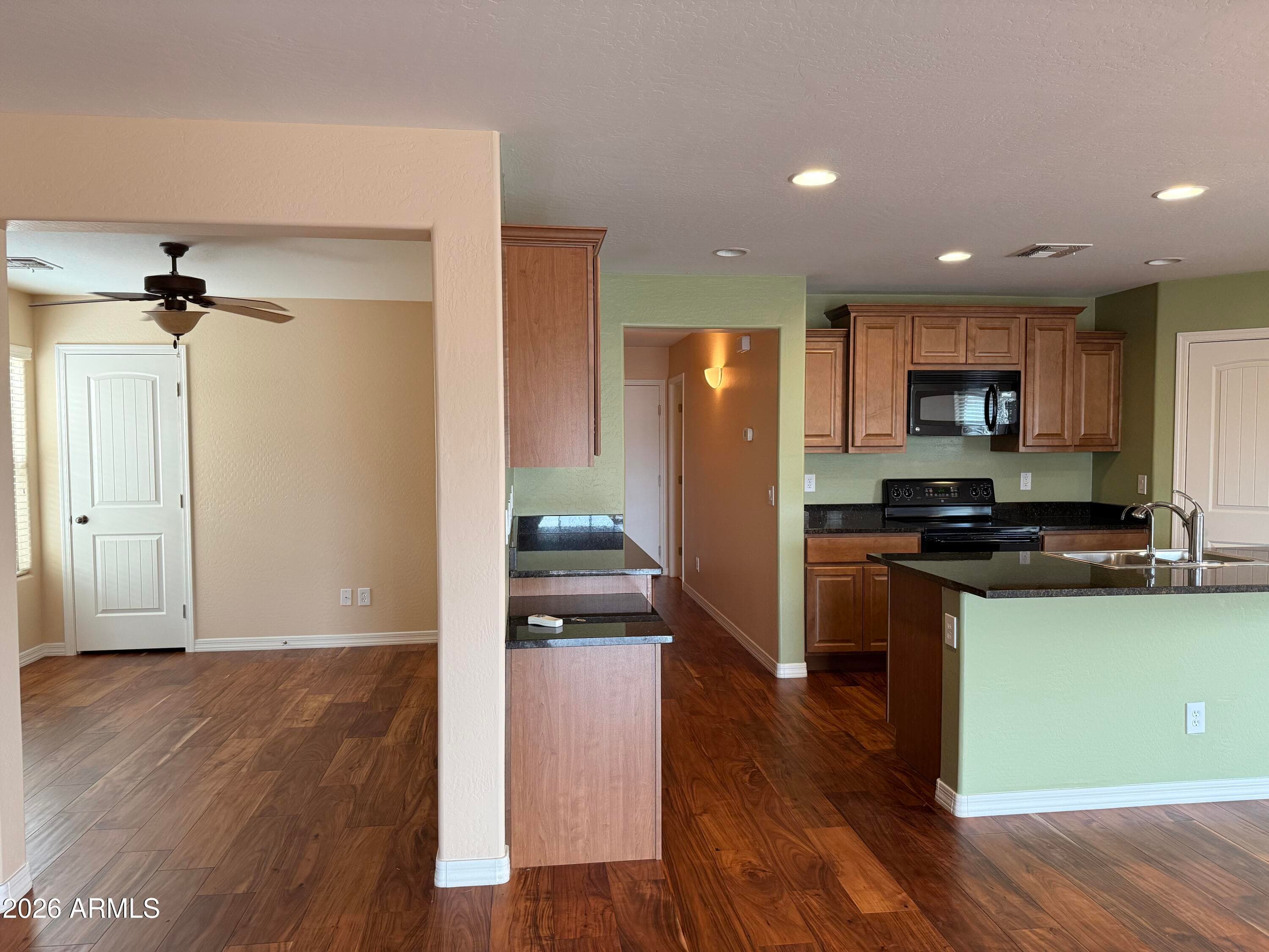 959 W DESERT SEASONS Drive, San Tan Valley, AZ 85143 — photo 12 of 31